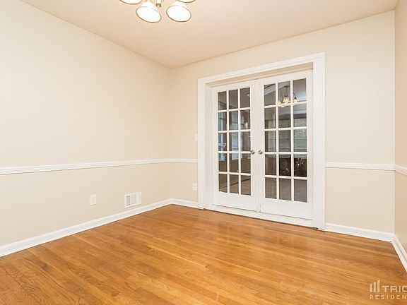 3rd image of 951 Bramwell Ct