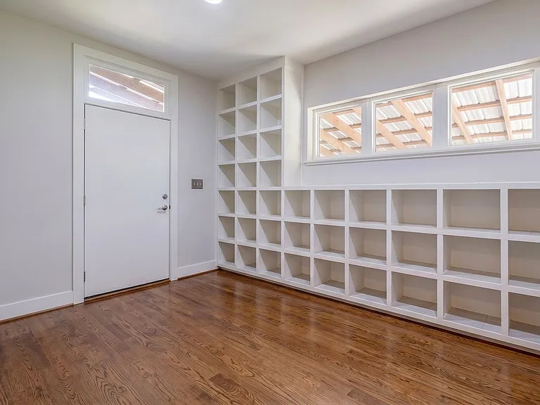 241 Pearl St — Photo 4