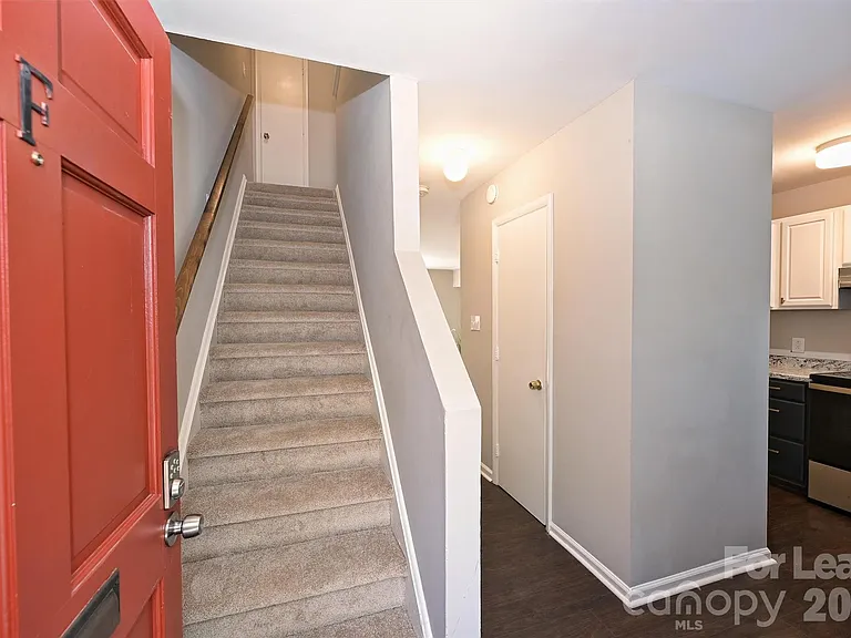 951 Hollywood St — Photo 25