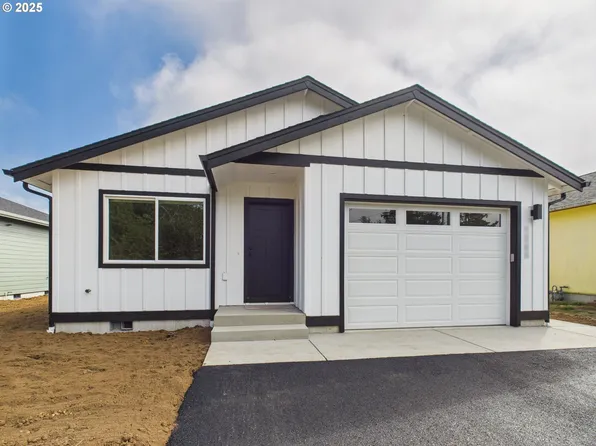 1265 Avenue D, Seaside, OR 97138