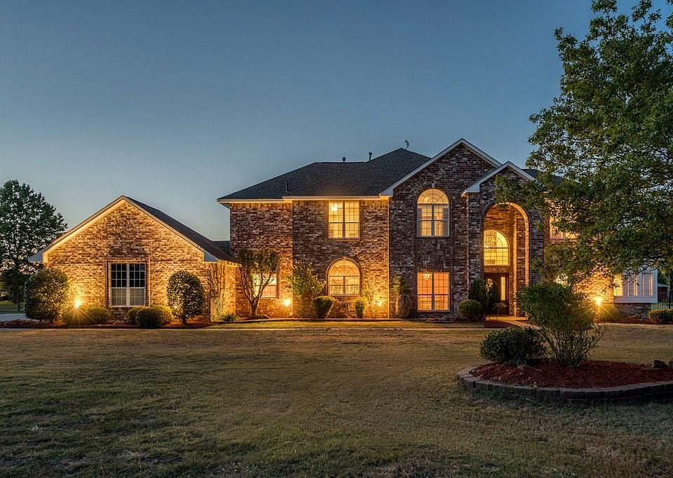 1st image of 523 Becky Ln