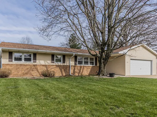 401 McCoy Cir, Villa Grove, IL 61956