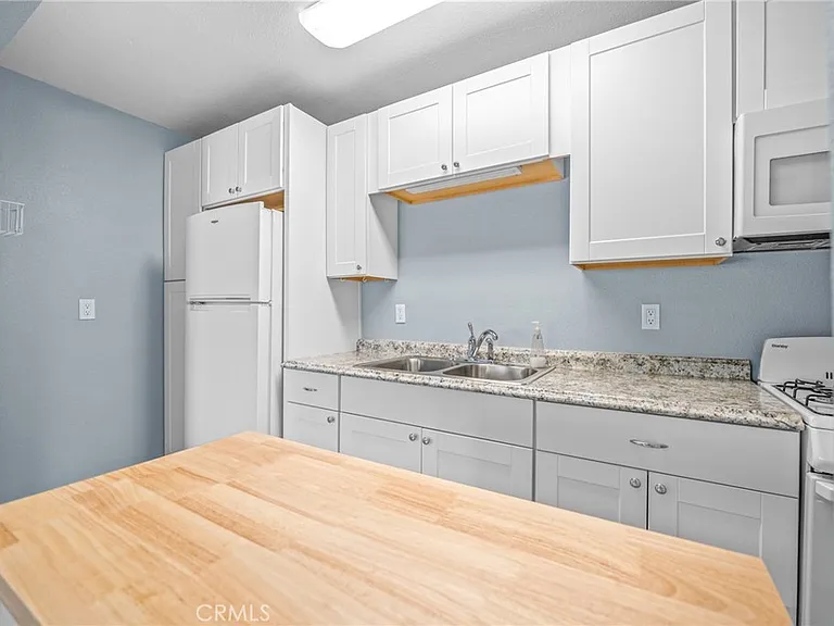 7432 Dumosa Ave #1/2 — Photo 13