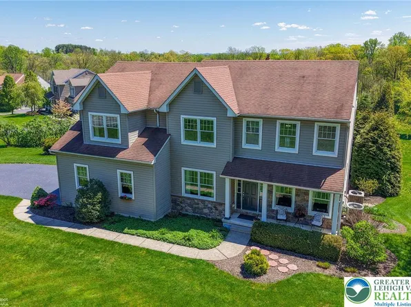 154 Country Chase Dr, Wind Gap, PA 18091