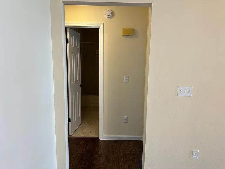 220 Parkwood Cir — Photo 13