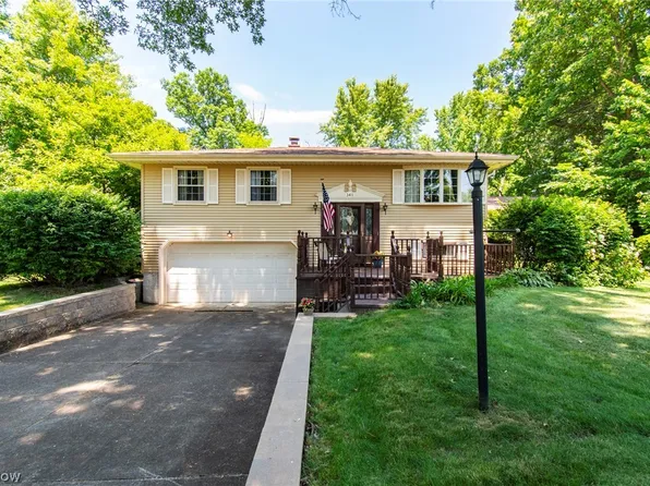 3411 Warwick Ct, Canfield, OH 44406