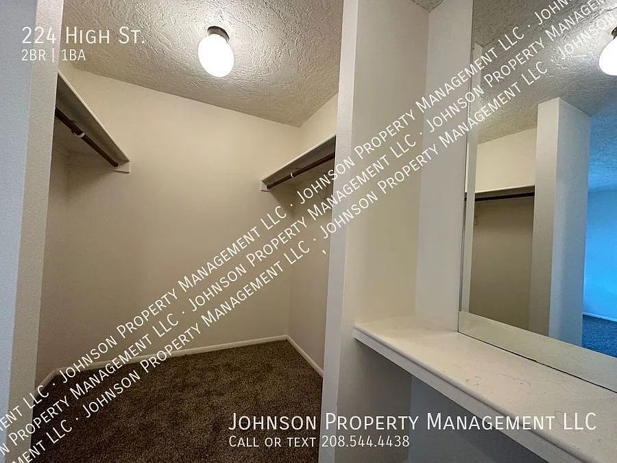 Great Nampa duplex with yard and garage! — Photo 4