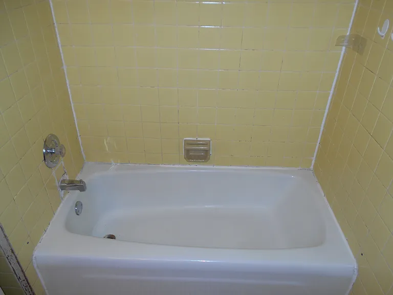 718 E 18th St #B10 — Photo 10