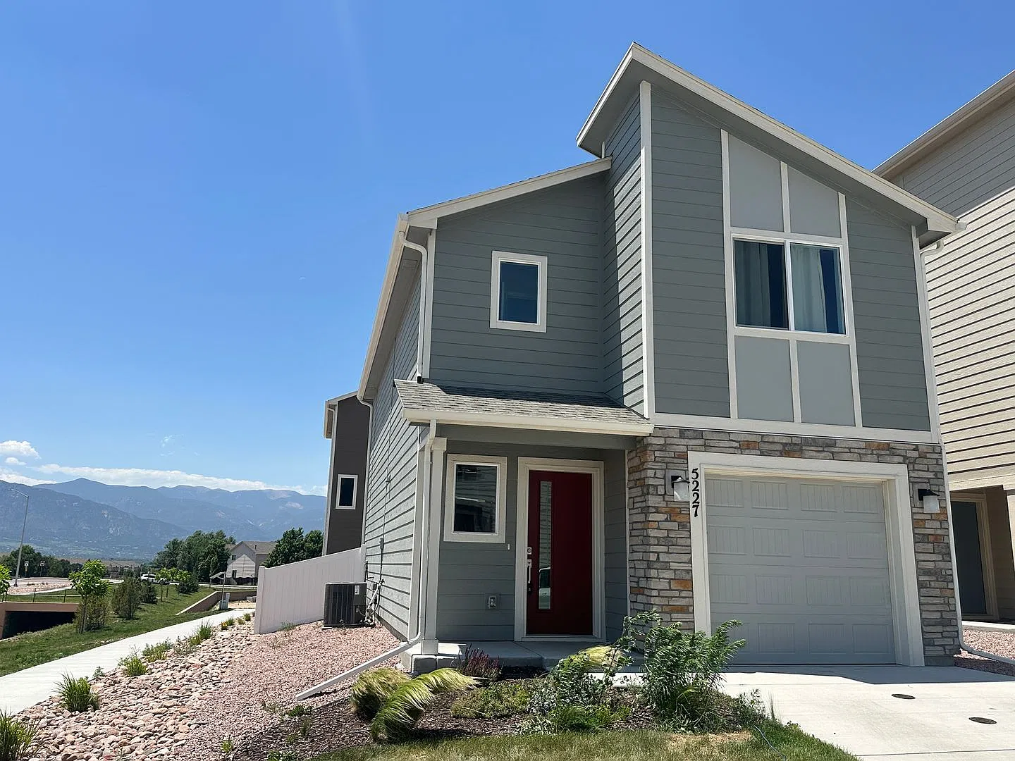 Modern Living in Skyview Village — Photo 1