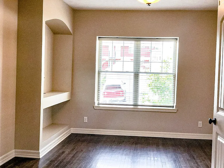 3007 Jackson St — Photo 3