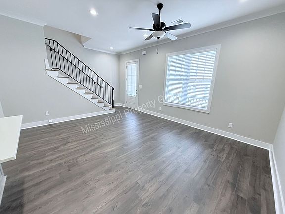 4th image of 1402 Pleasant Dr