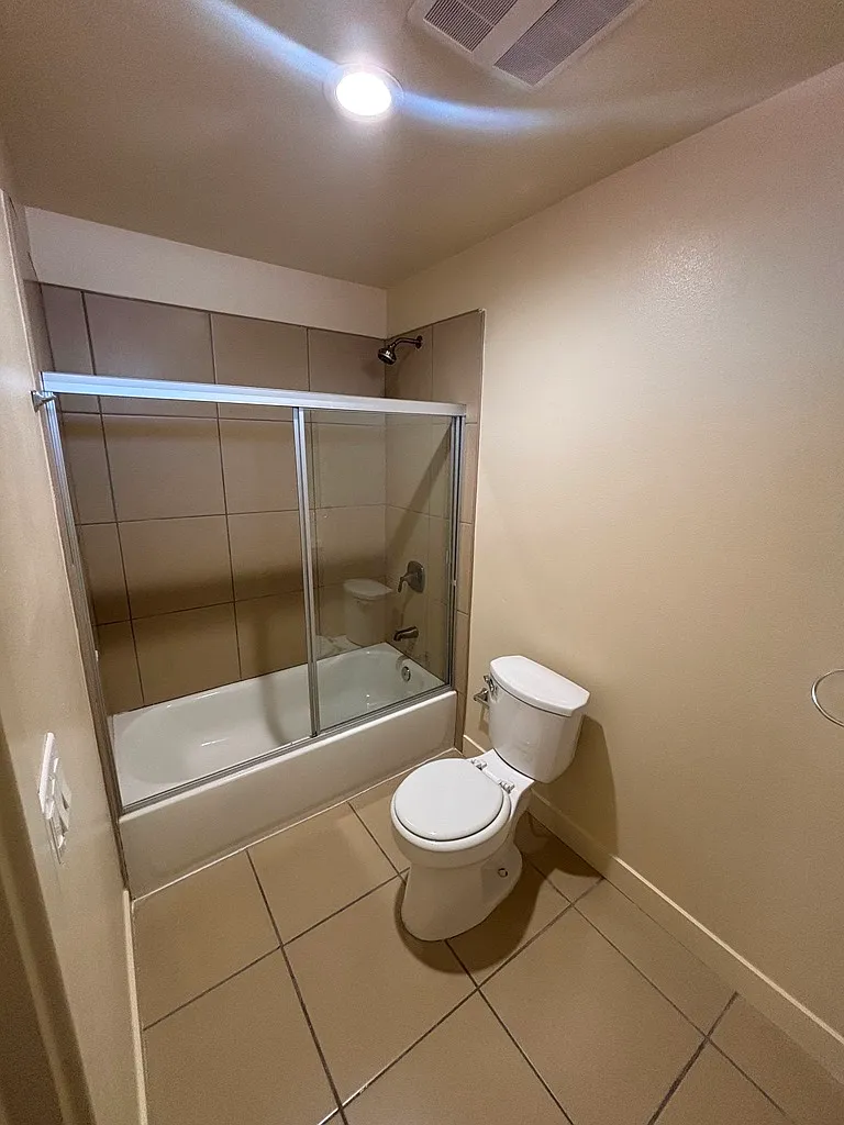 5 bed, 1385 sqft, $3,850 — Photo 4