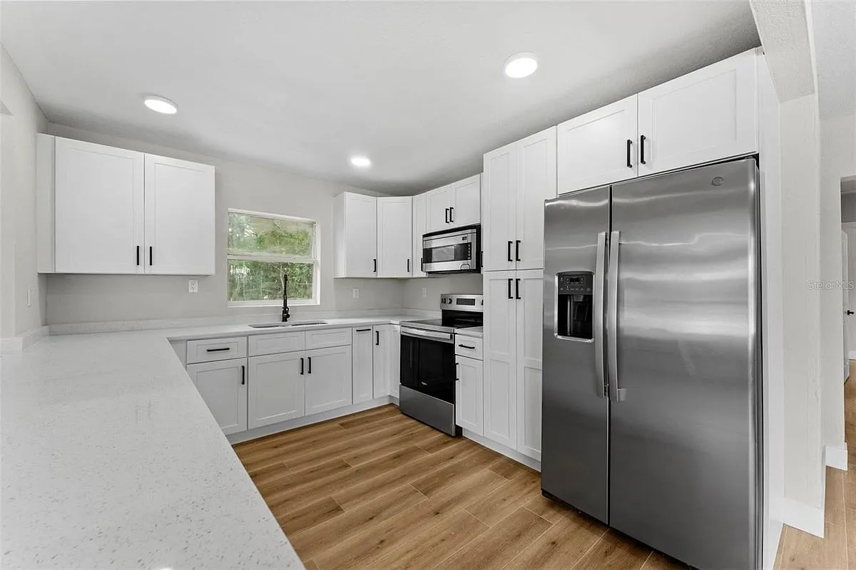 5 bed, 2.0 bath, 1657 sqft, $2,900 — Photo 1
