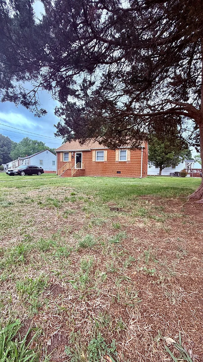 Building Photo - 401 Craven St