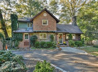 102 Oratam Rd, Airmont, NY 10952