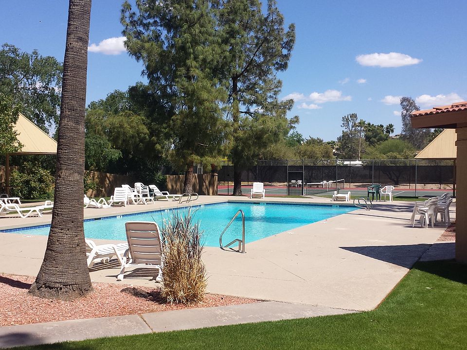 1st image of 1008 E Village Circle Dr S