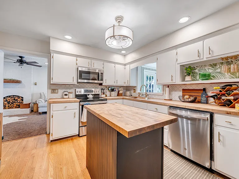 621 Aragona Dr — Photo 24