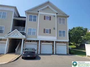 1015 Old Course Ln, Easton, PA 18042