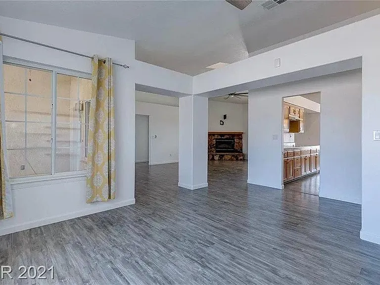 9721 Oakridge Ave — Photo 4