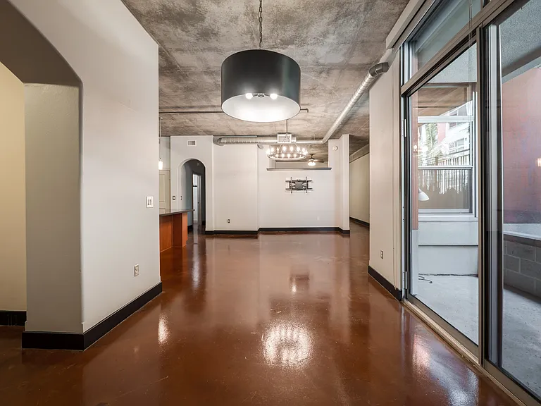 840 Green St #121 — Photo 6