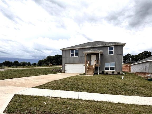 2nd image of 815 Shorthorn Ln