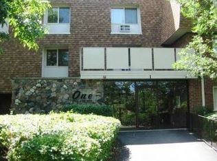 1 Villa Verde Dr APT 105, Buffalo Grove, IL