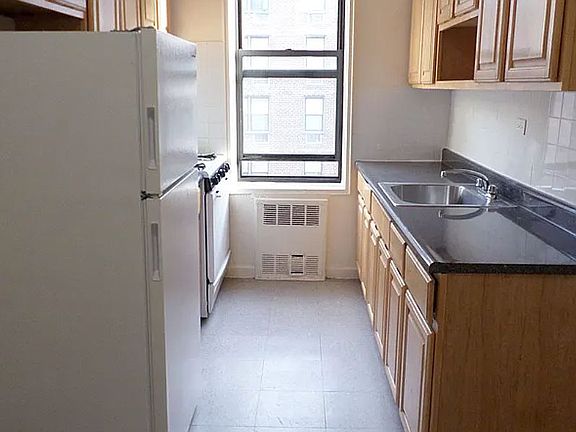 3rd image of 3515 Leverich St APT 411