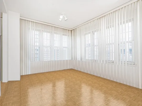 60 Oceana Drive West image 9 of 17