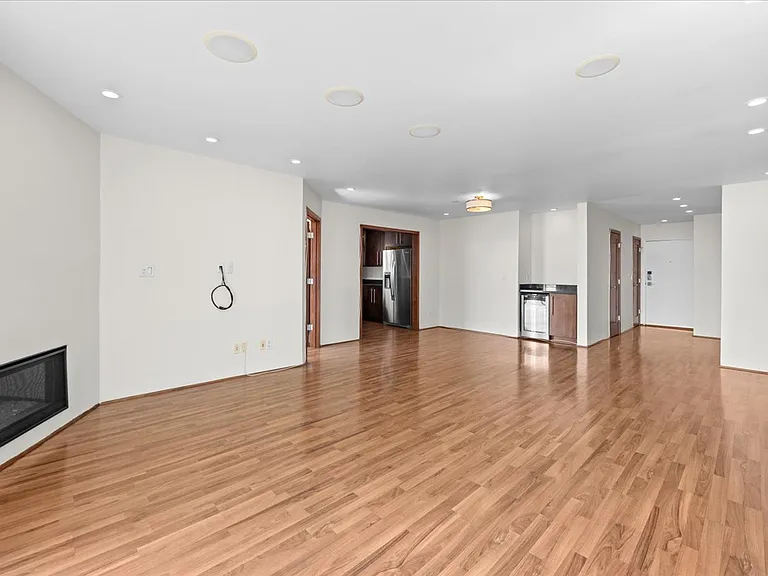 8530 Holloway Dr #306 — Photo 3