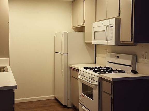 5th image of 1377 Oakdale Ave APT 6