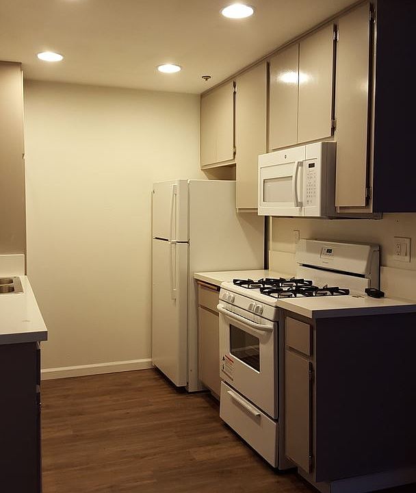 1st image of 1377 Oakdale Ave APT 06