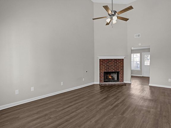 4th image of 7031 Hampton Dr