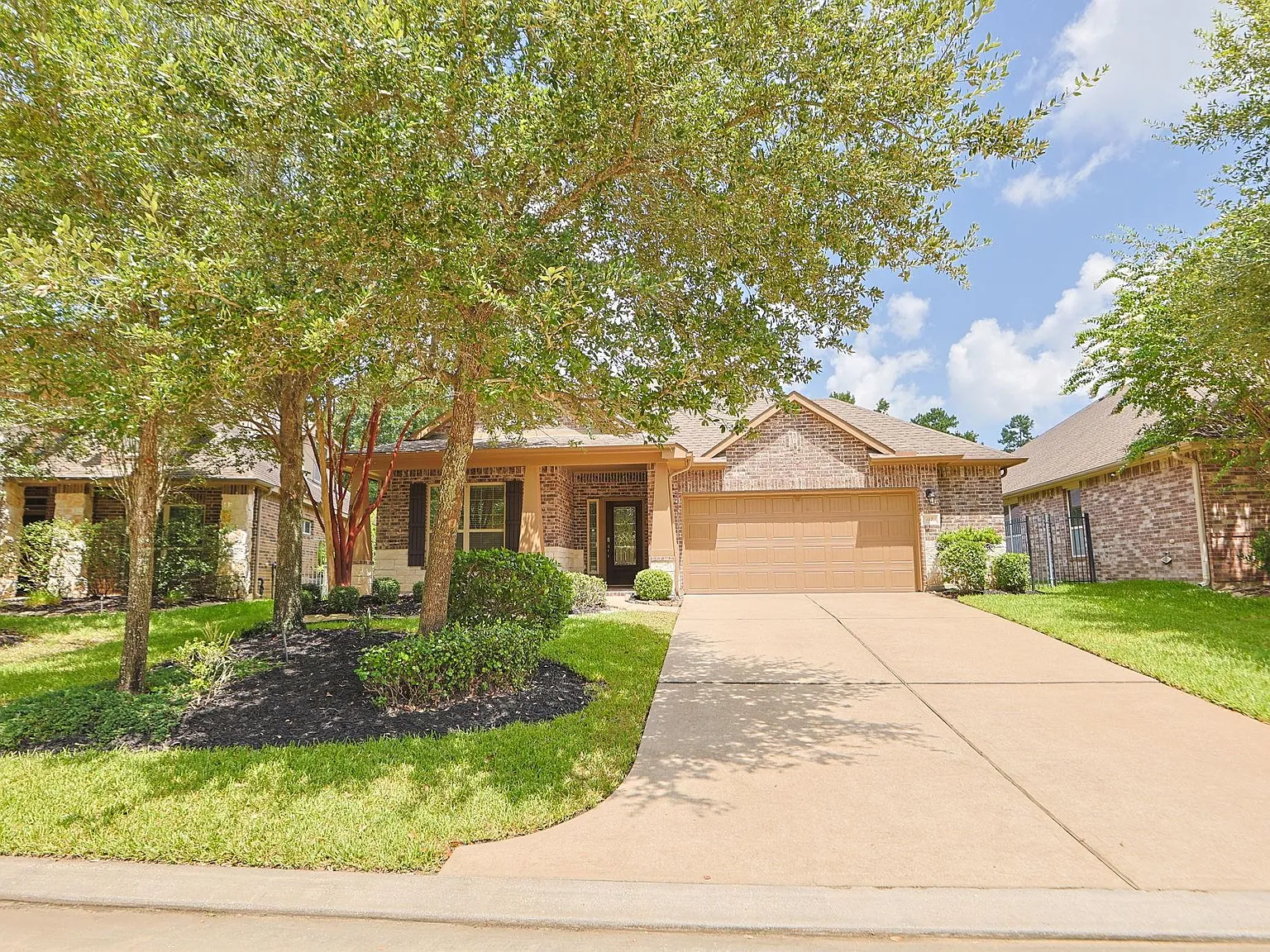 3 bed, 2.5 bath, 2335 sqft, $3,000 — Photo 1