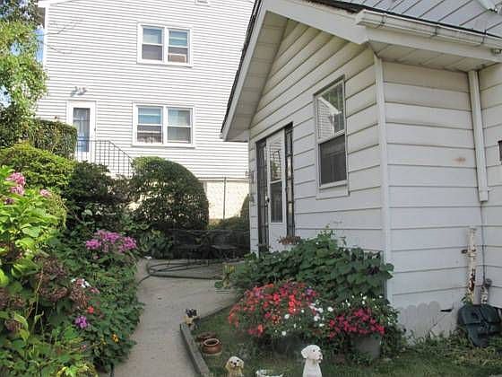 1st image of 237 Roberts Ave