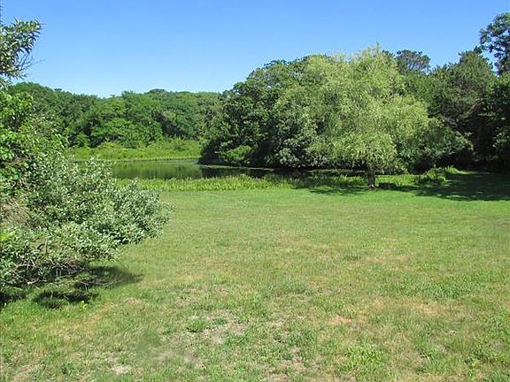 Menemsha cottage grounds