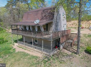 111 Alamo Ln, Falling Waters, WV 25419