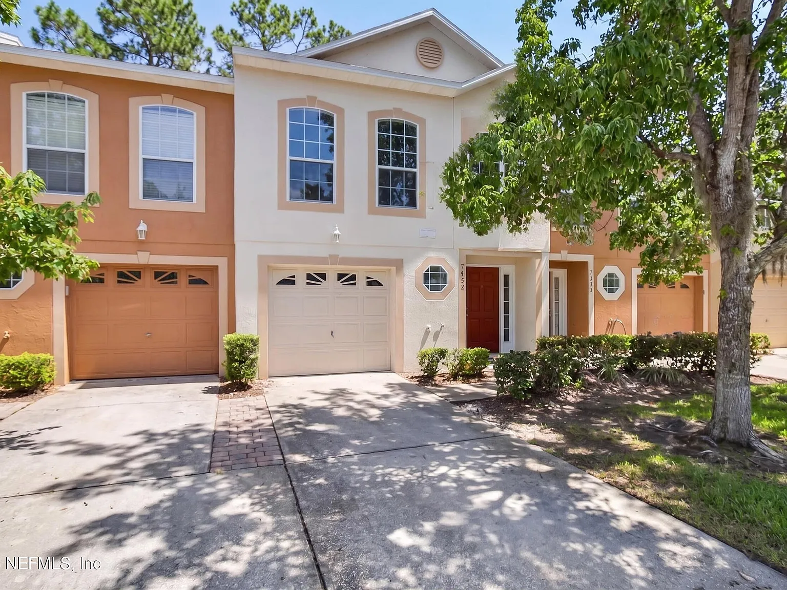 3 bed, 2.5 bath, 1652 sqft, $2,100 — Photo 2