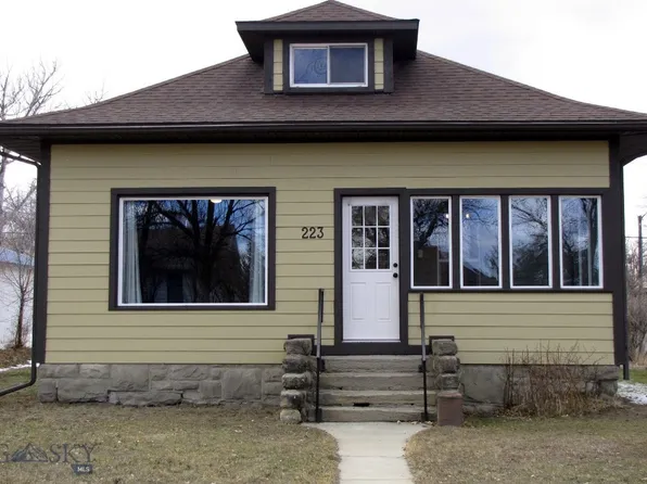223 2nd St W, Roundup, MT 59072