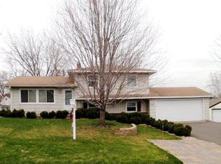 1230 Frisbie Ave E, Maplewood, MN 55109