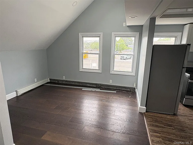 100 Merrick Rd — Photo 7