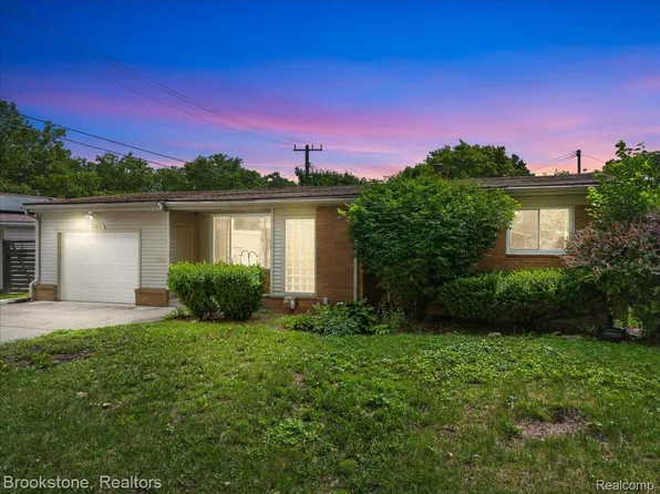 24210 Beverly St, Oak Park, MI 48237
