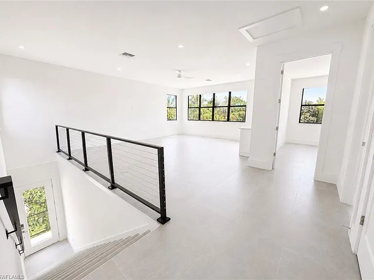 2727 Van Buren Ave — Photo 14