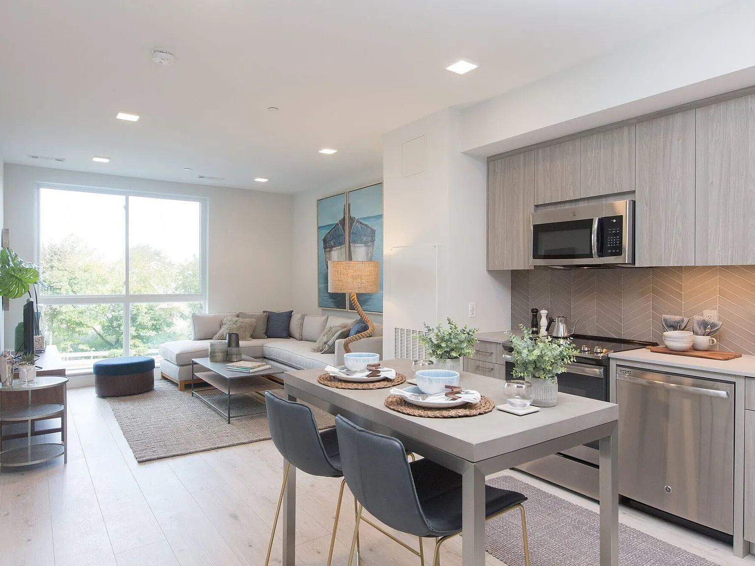 One Beachmont — Photo 4