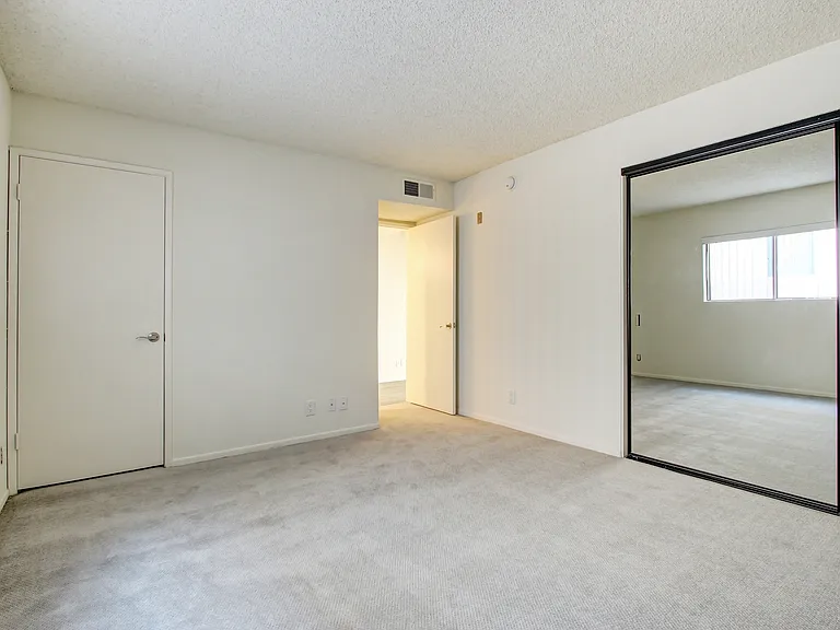 11325 Morrison St — Photo 78