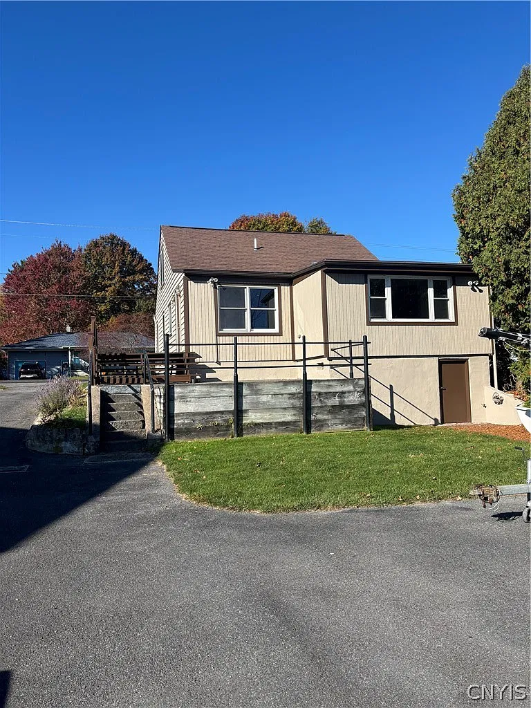 4 bed, 2.0 bath, 1490 sqft, $2,500 — Photo 1