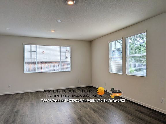5th image of 700 Lincolnshire Cir