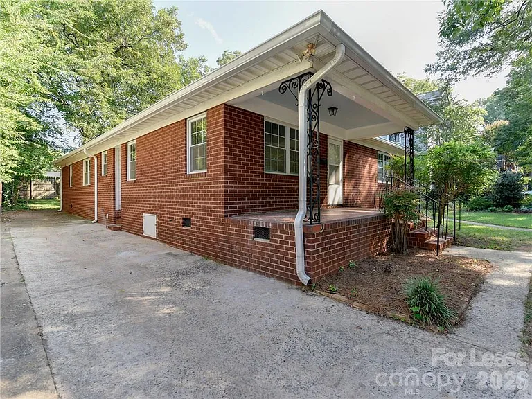 813 Sunnyside Ave — Photo 2