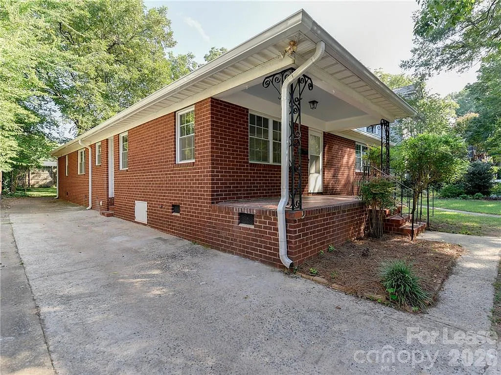 Building Photo - 813 Sunnyside Ave