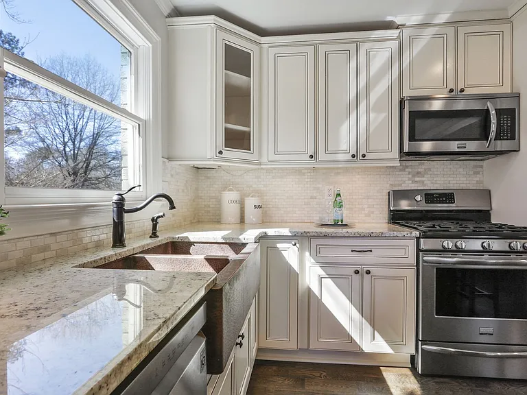 220 Mansell Cir — Photo 13