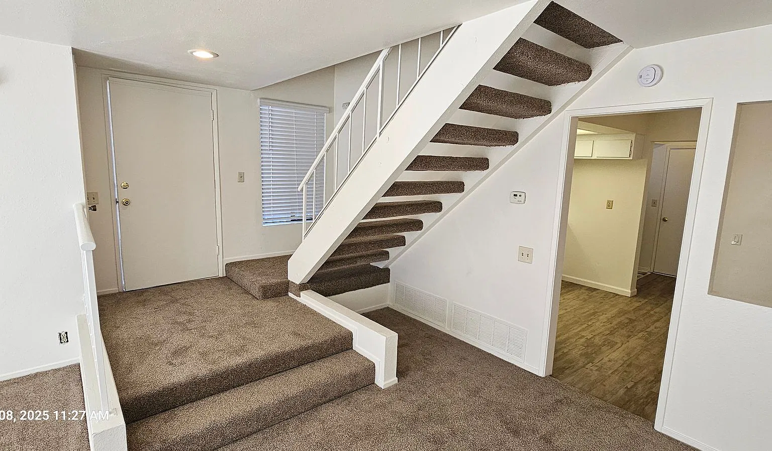 El Cajon - Nice 3 Bedroom 2.5 Bath Townhouse. Los Coches Rd/ Lakeside Exit. Available Now! — Photo 4